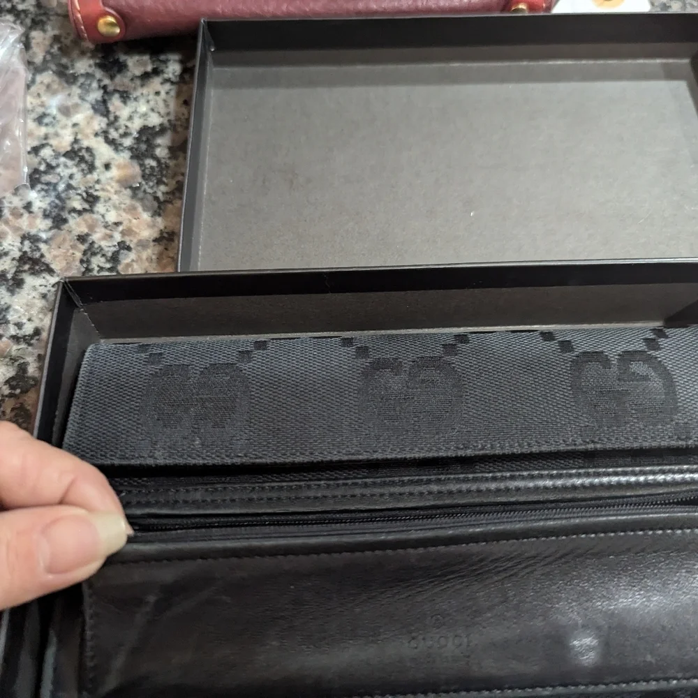 Gucci Black wallet with box